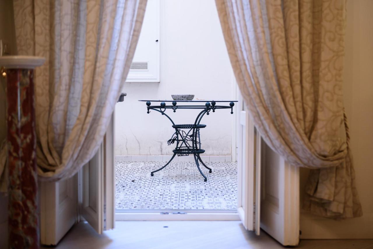 Palazzo Dello Spagnolo Suite เนเปิลส์ ภายนอก รูปภาพ